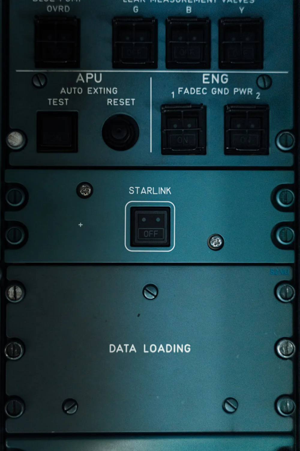 Der neue STARLINK-Schalter im Cockpit-Panel eines Lufthansa Airbus